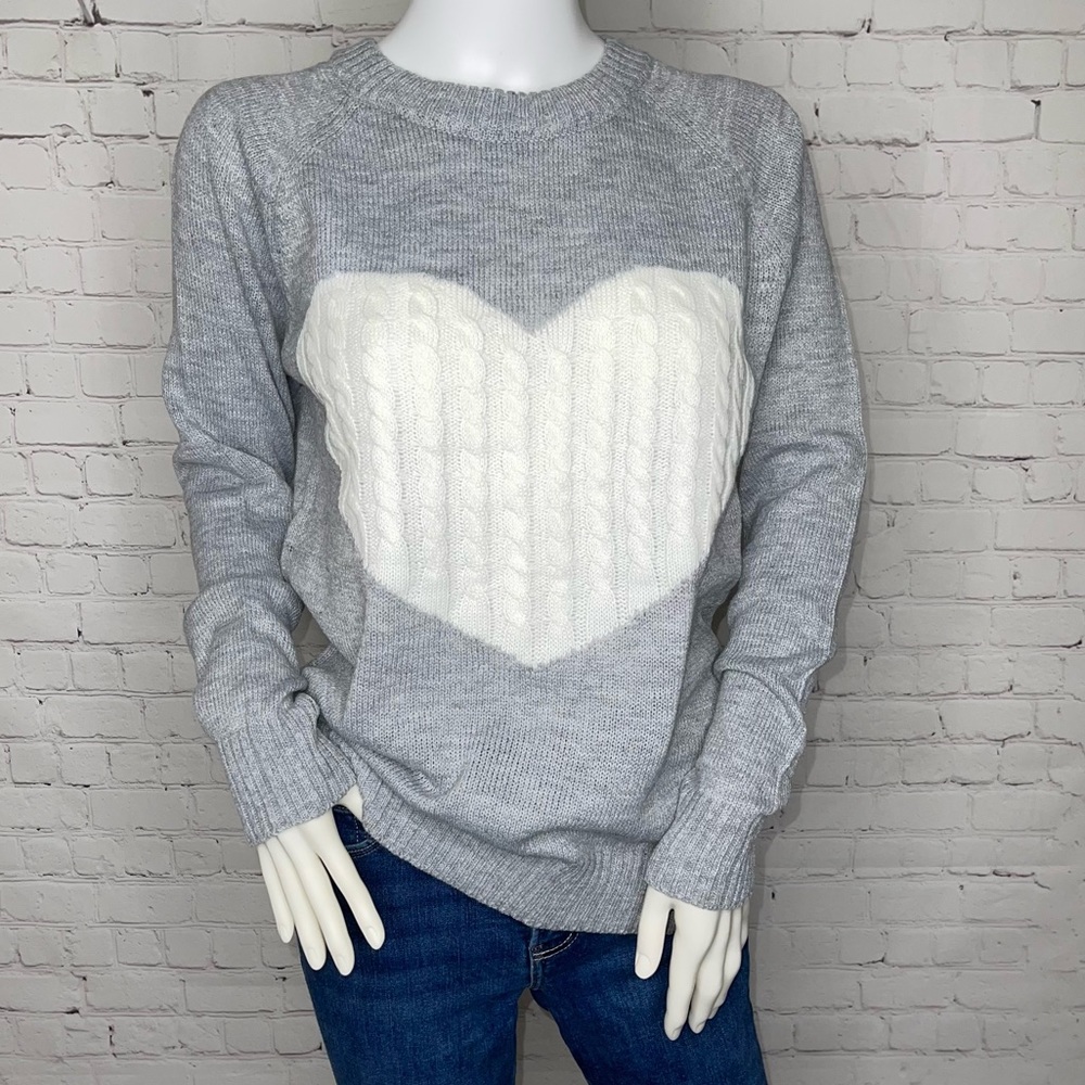 Gray knit Heart Sweater 🤍